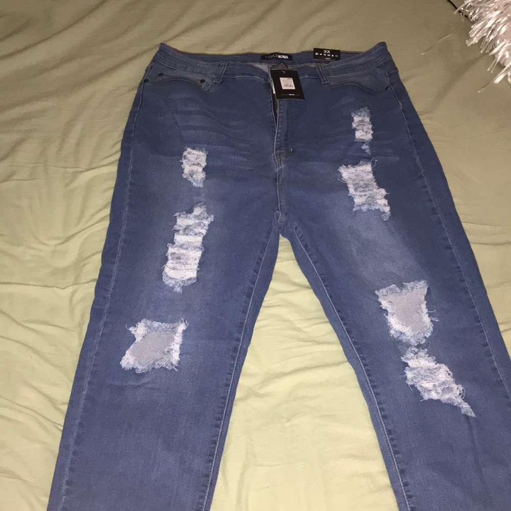 Say Yes To Distress Jeans💕